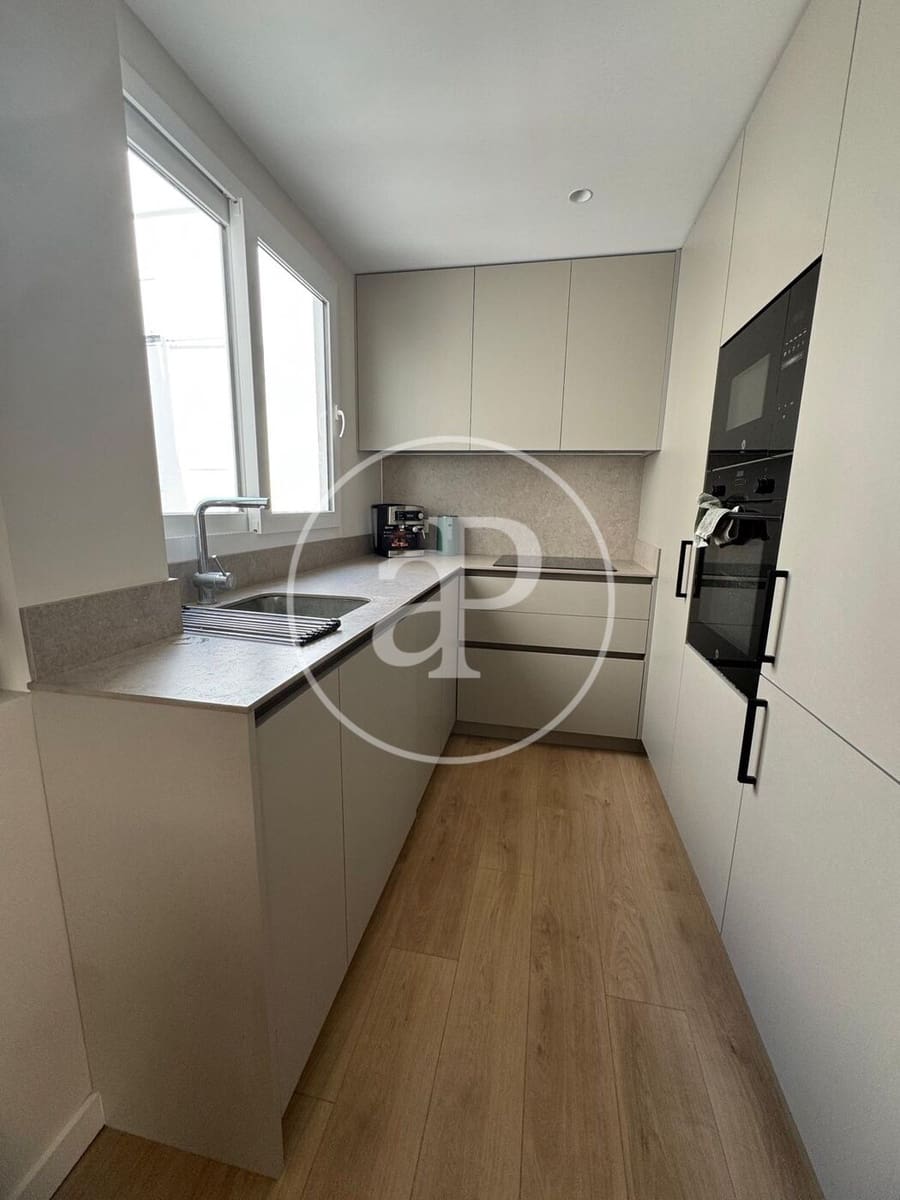 3 sovrum Lägenhet att hyra i Valencia stad - 2 500 € (Ref: 10005724)
