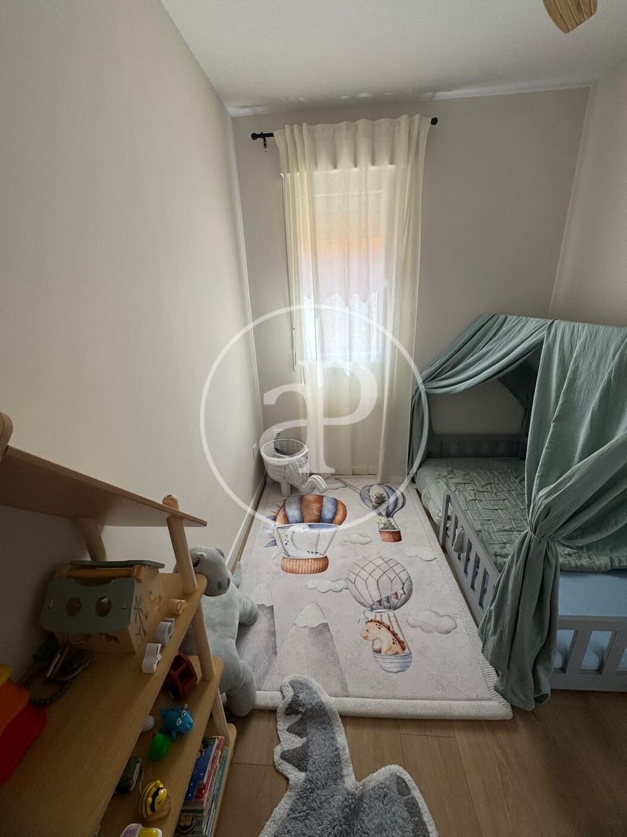 3 sovrum Lägenhet att hyra i Valencia stad - 2 500 € (Ref: 10005724)