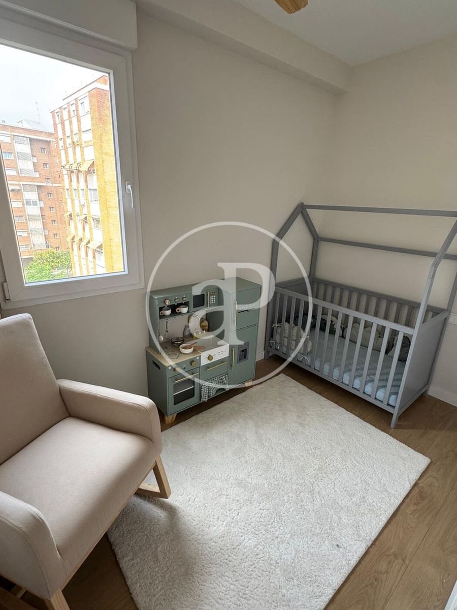 3 sovrum Lägenhet att hyra i Valencia stad - 2 500 € (Ref: 10005724)