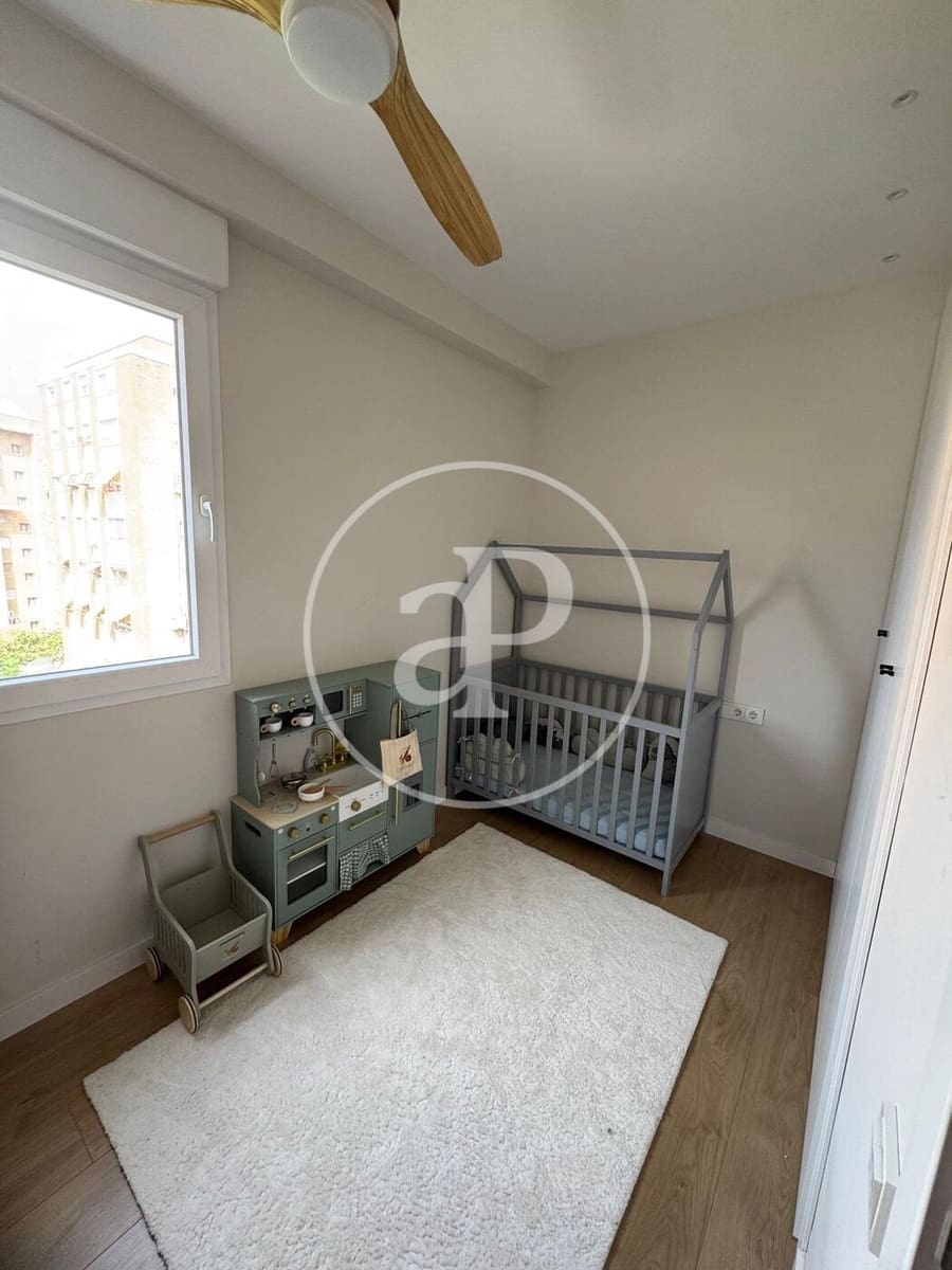 3 sovrum Lägenhet att hyra i Valencia stad - 2 500 € (Ref: 10005724)