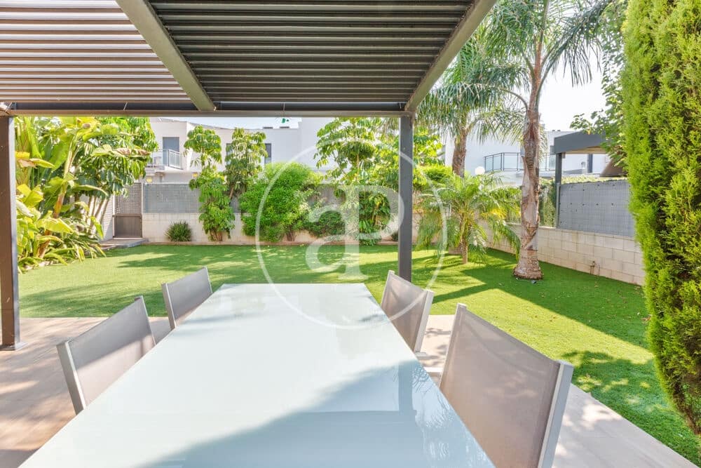4 bedroom Villa for sale in San Antonio de Benageber with pool - € 479,000 (Ref: 10009188)