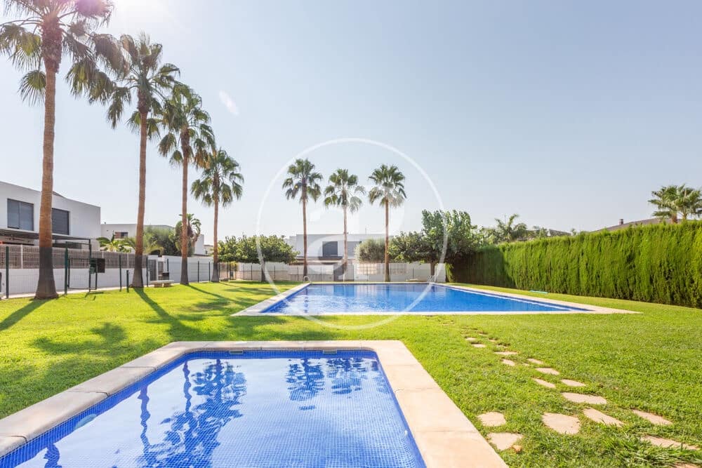 4 bedroom Villa for sale in San Antonio de Benageber with pool - € 479,000 (Ref: 10009188)
