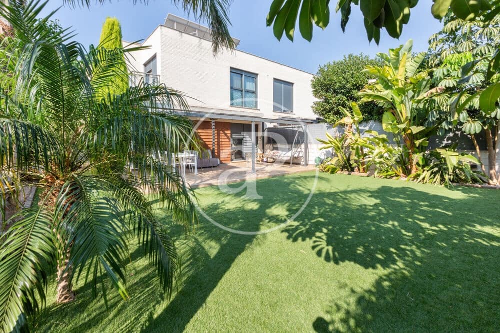 4 bedroom Villa for sale in San Antonio de Benageber with pool - € 479,000 (Ref: 10009188)
