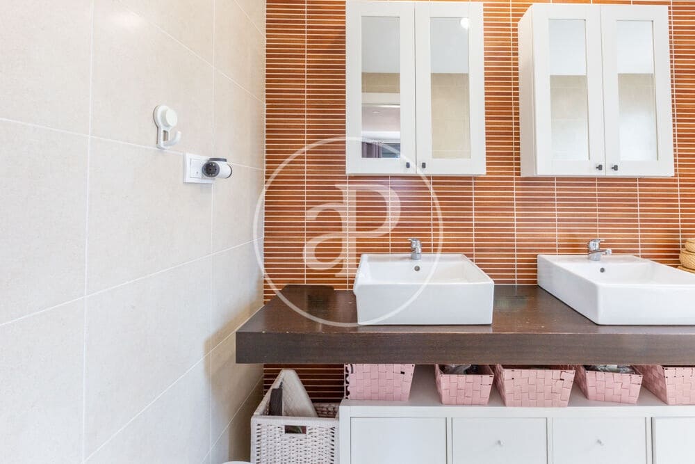 4 bedroom Villa for sale in San Antonio de Benageber with pool - € 479,000 (Ref: 10009188)