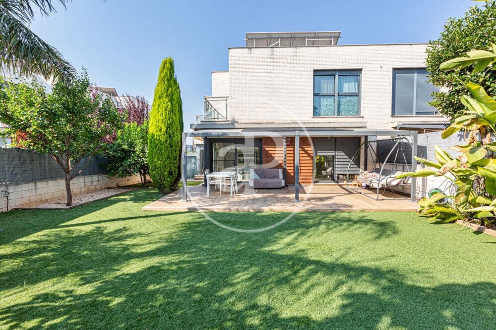 4 bedroom Villa for sale in San Antonio de Benageber with pool - € 479,000 (Ref: 10009188)