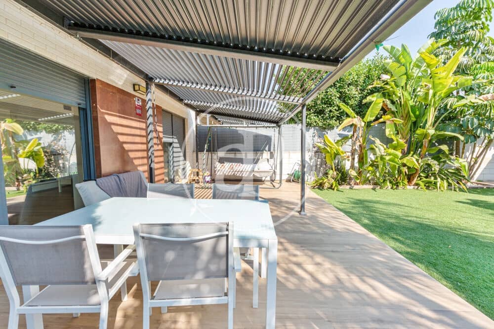 4 bedroom Villa for sale in San Antonio de Benageber with pool - € 479,000 (Ref: 10009188)
