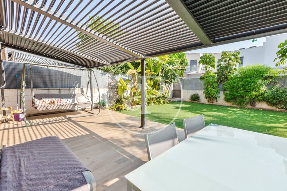 4 bedroom Villa for sale in San Antonio de Benageber with pool - € 479,000 (Ref: 10009188)