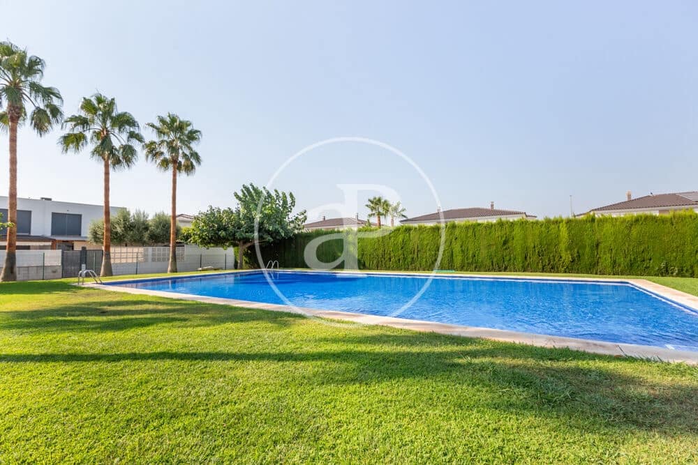 4 bedroom Villa for sale in San Antonio de Benageber with pool - € 479,000 (Ref: 10009188)