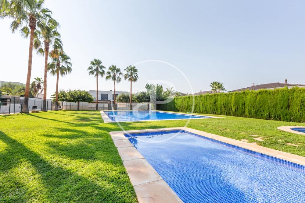 4 bedroom Villa for sale in San Antonio de Benageber with pool - € 479,000 (Ref: 10009188)