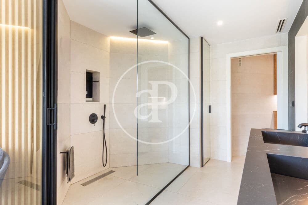 Appartement de 2 chambres à louer à Valence ville - 3 000 € (Ref: 10011544)
