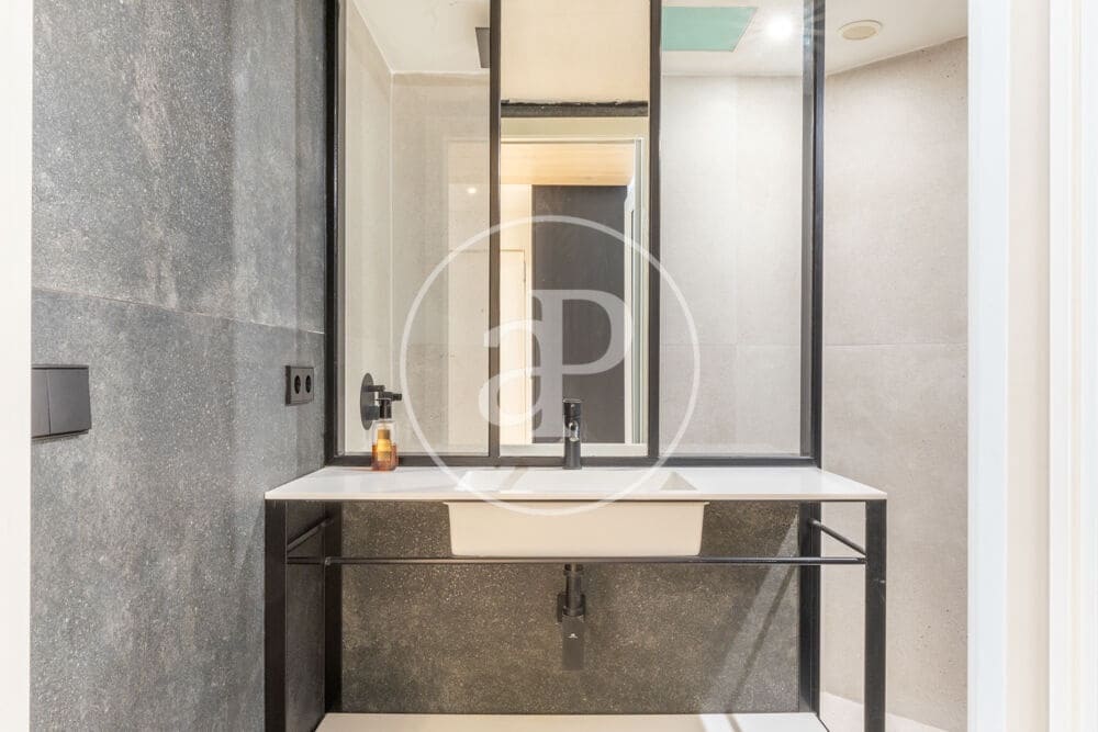 Appartement de 2 chambres à louer à Valence ville - 3 000 € (Ref: 10011544)