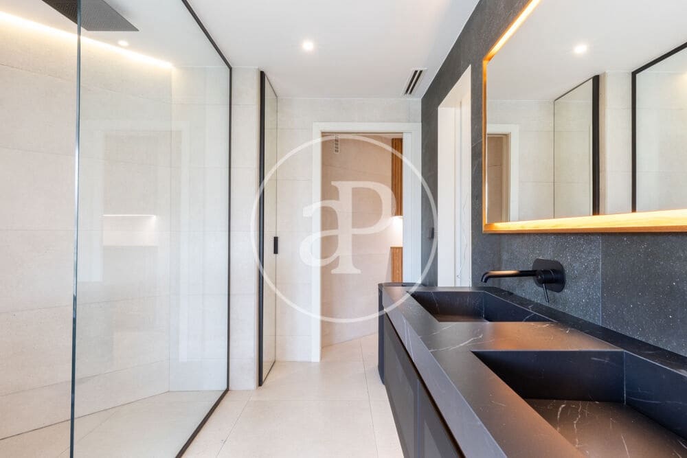 Appartement de 2 chambres à louer à Valence ville - 3 000 € (Ref: 10011544)