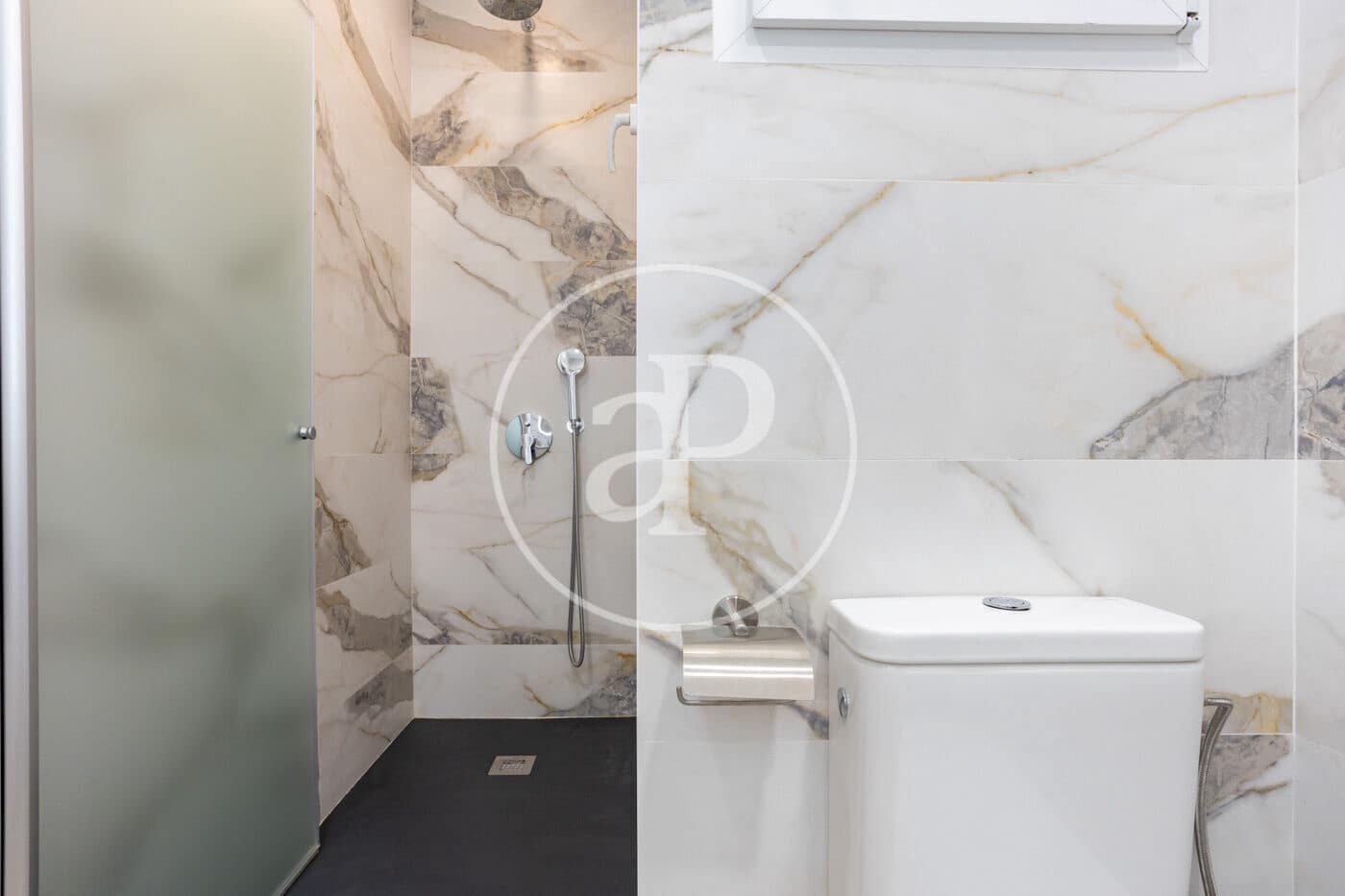 2 bedroom Apartment for rent in Valencia city - € 2,200 (Ref: 10017594)