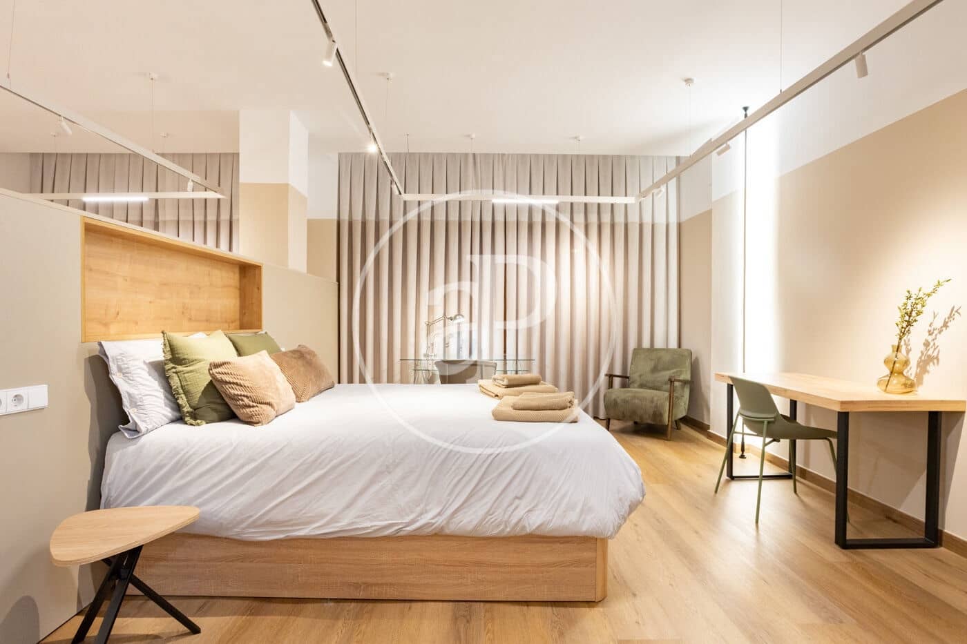 2 bedroom Apartment for rent in Valencia city - € 2,200 (Ref: 10017594)
