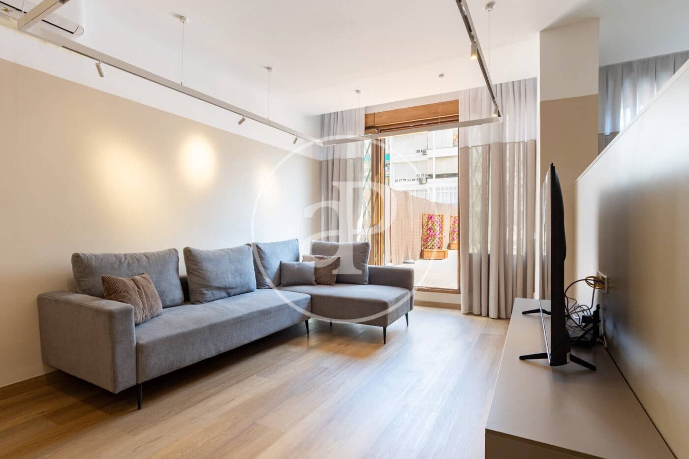 2 bedroom Apartment for rent in Valencia city - € 2,200 (Ref: 10017594)