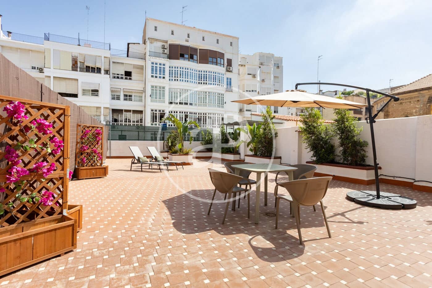 2 bedroom Apartment for rent in Valencia city - € 2,200 (Ref: 10017594)
