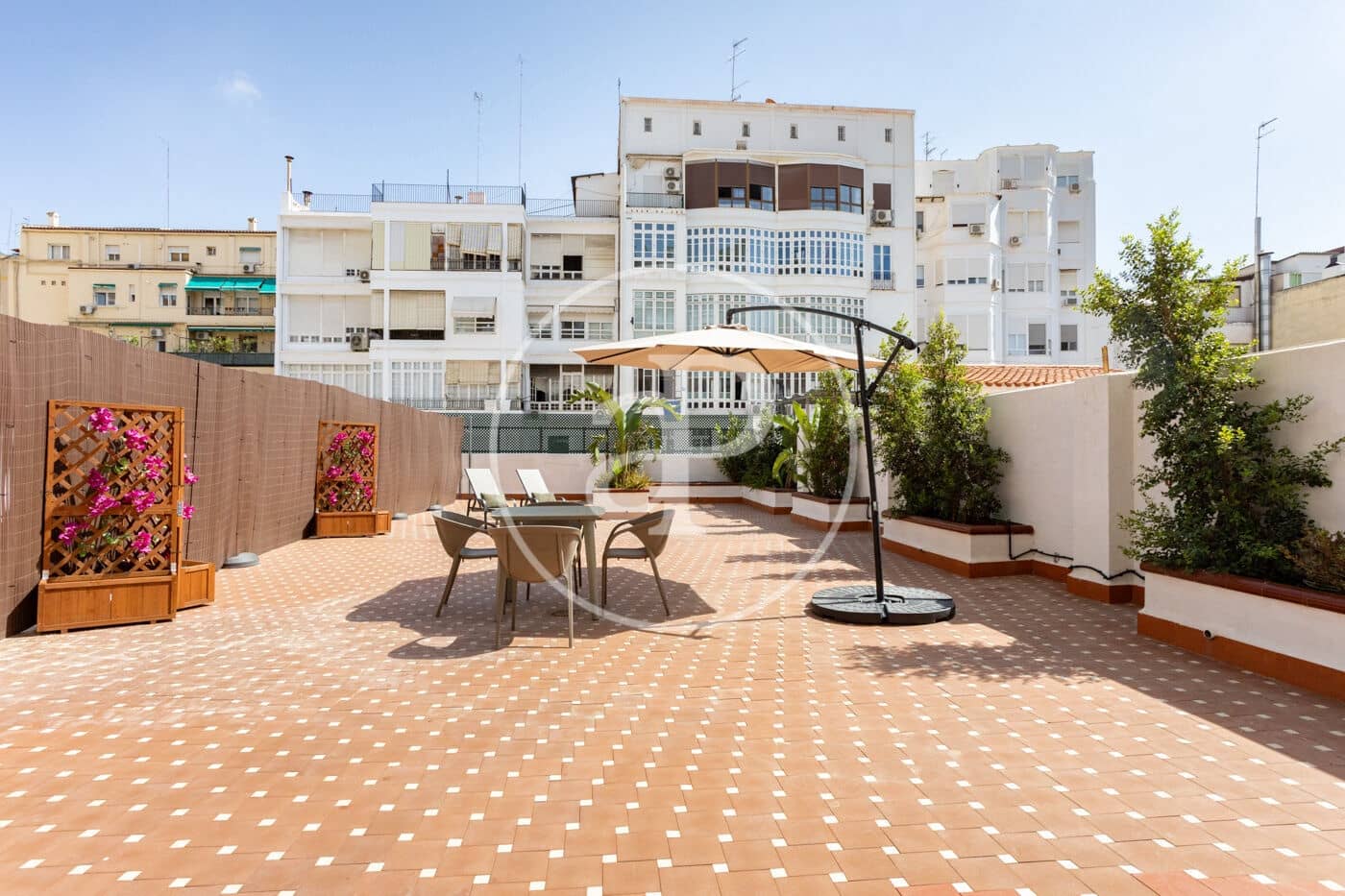 2 bedroom Apartment for rent in Valencia city - € 2,200 (Ref: 10017594)