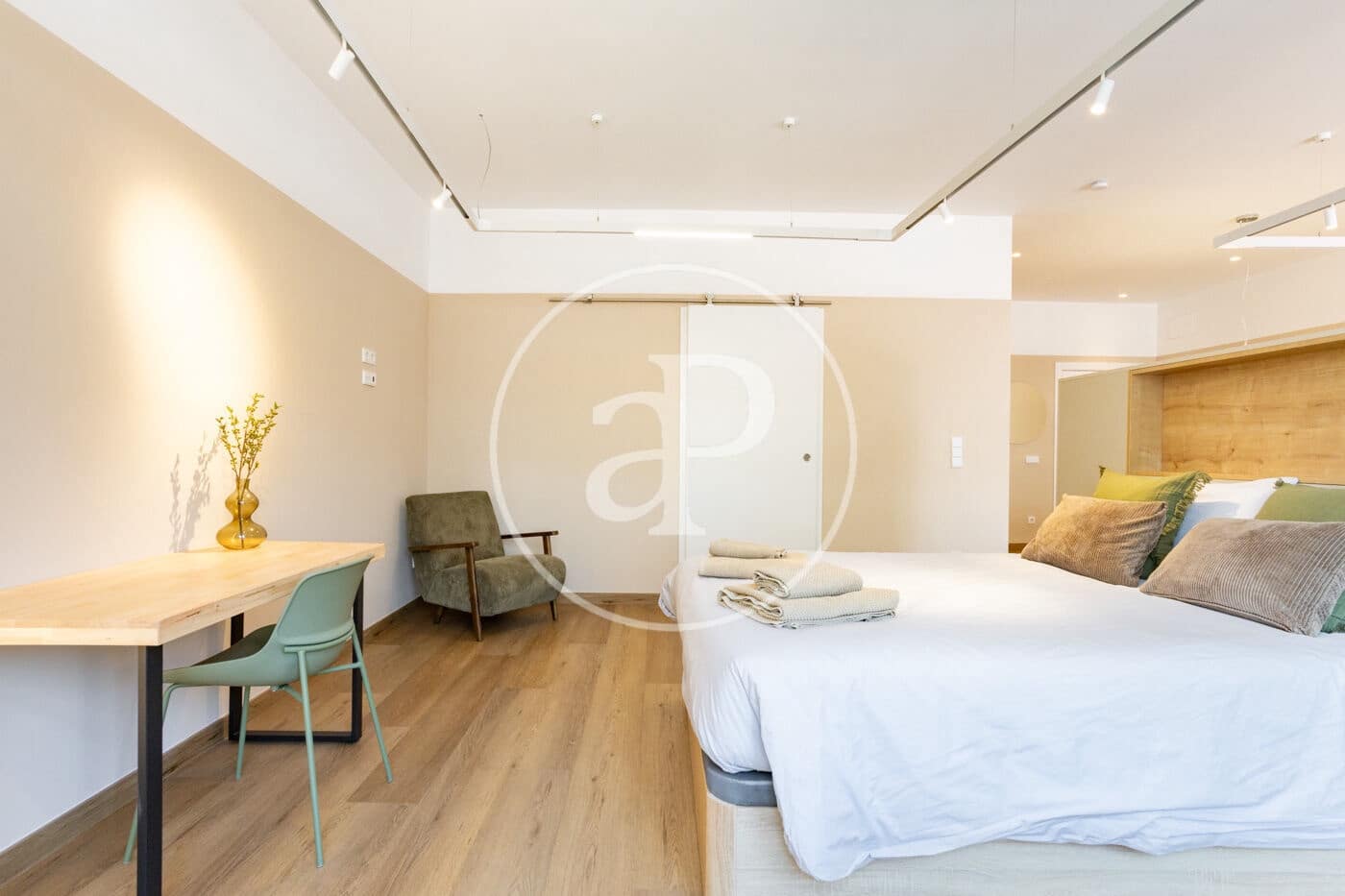 2 bedroom Apartment for rent in Valencia city - € 2,200 (Ref: 10017594)
