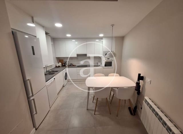 3 bedroom Apartment for rent in Mont-Olivet, Valencia city - € 1,600 (Ref: 10021016)