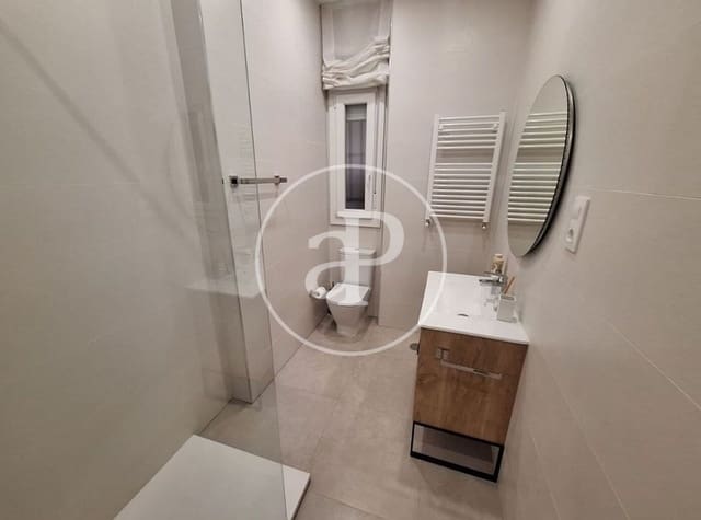 3 bedroom Apartment for rent in Mont-Olivet, Valencia city - € 1,600 (Ref: 10021016)