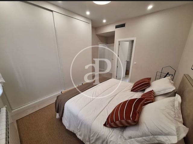 3 bedroom Apartment for rent in Mont-Olivet, Valencia city - € 1,600 (Ref: 10021016)