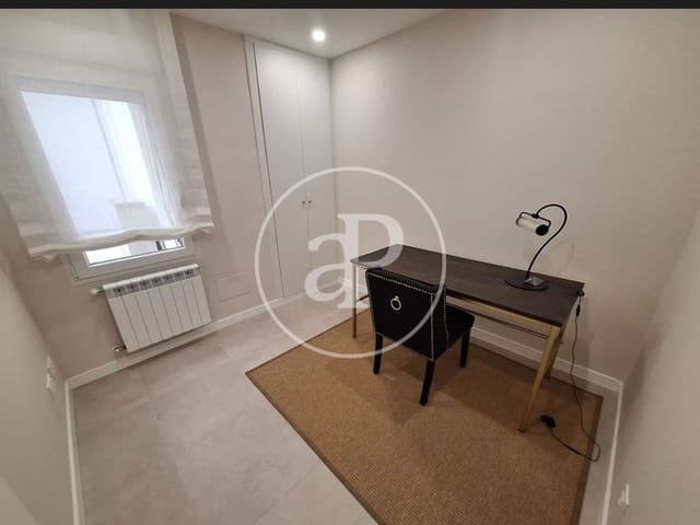 3 bedroom Apartment for rent in Mont-Olivet, Valencia city - € 1,600 (Ref: 10021016)