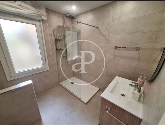 3 bedroom Apartment for rent in Mont-Olivet, Valencia city - € 1,600 (Ref: 10021016)