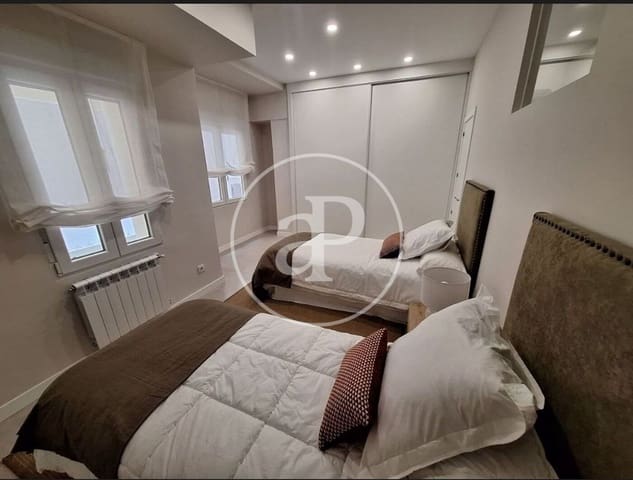 3 bedroom Apartment for rent in Mont-Olivet, Valencia city - € 1,600 (Ref: 10021016)
