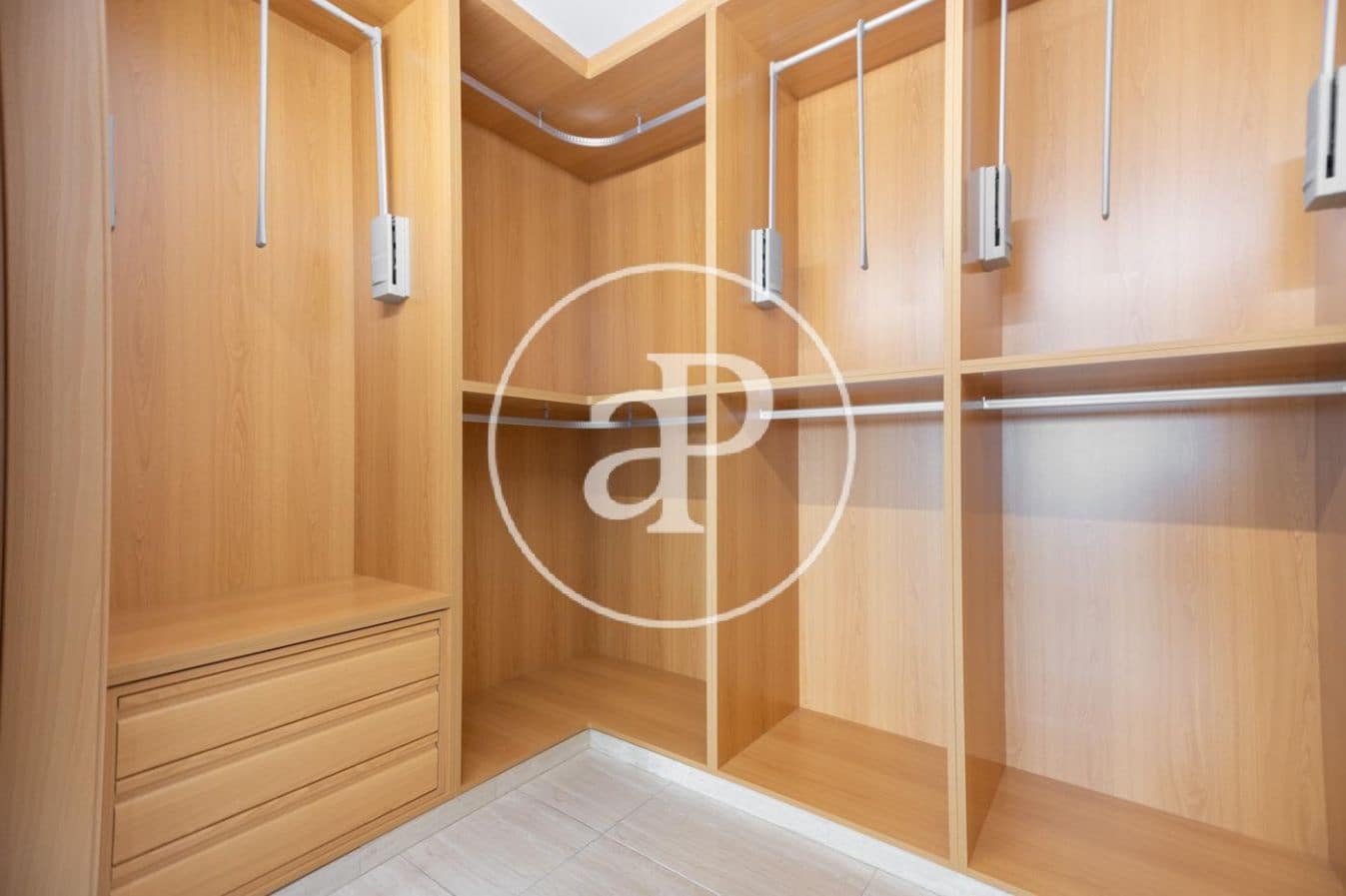 3 quarto Apartamento para arrendar em Valencia cidade com piscina garagem - 2 800 € (Ref: 10022557)