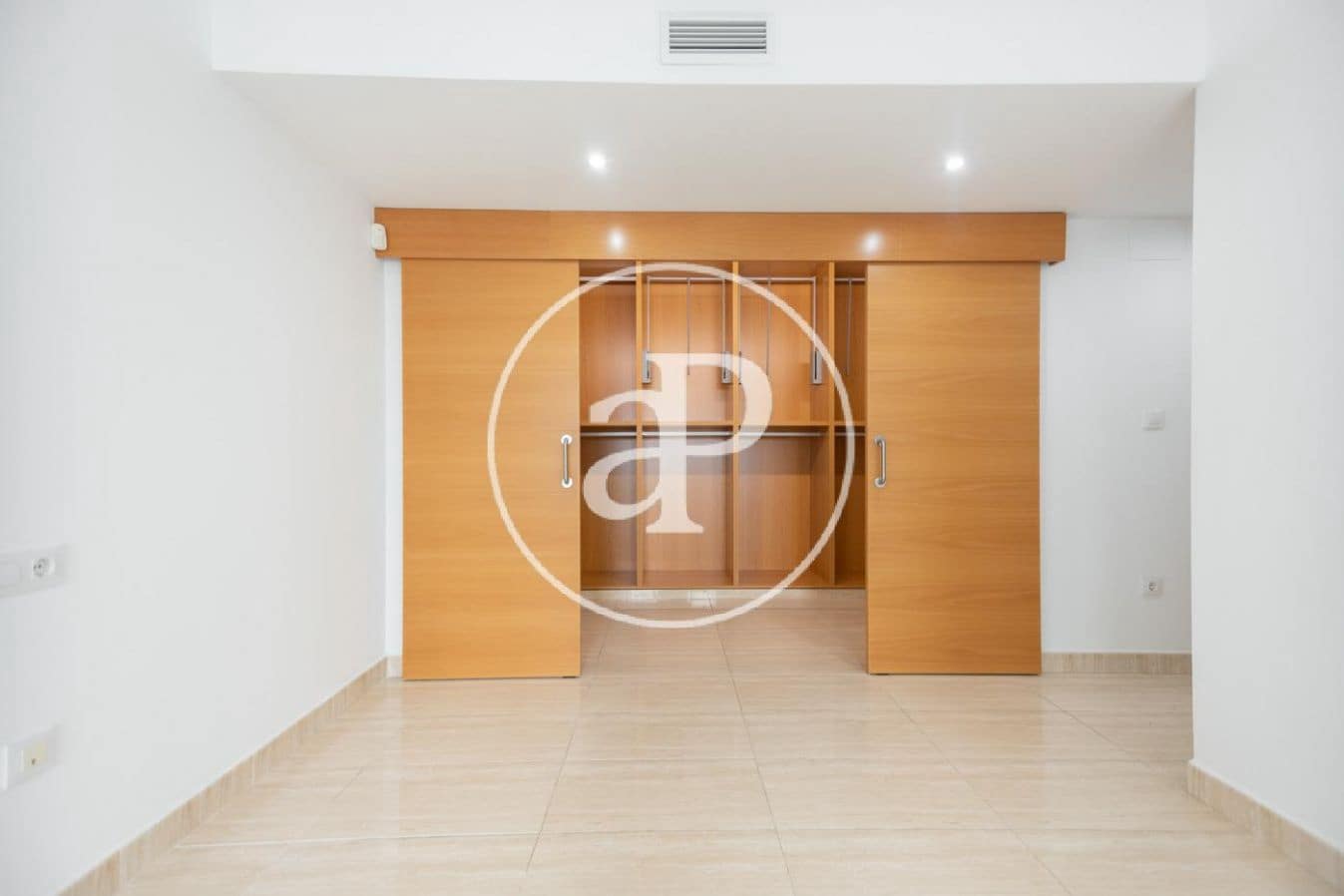 3 quarto Apartamento para arrendar em Valencia cidade com piscina garagem - 2 800 € (Ref: 10022557)