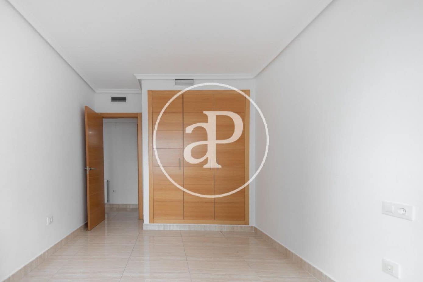 3 quarto Apartamento para arrendar em Valencia cidade com piscina garagem - 2 800 € (Ref: 10022557)