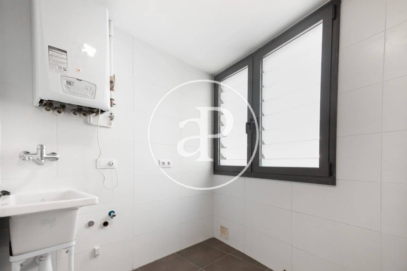3 quarto Apartamento para arrendar em Valencia cidade com piscina garagem - 2 800 € (Ref: 10022557)
