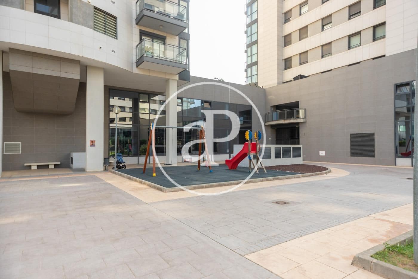 3 quarto Apartamento para arrendar em Valencia cidade com piscina garagem - 2 800 € (Ref: 10022557)
