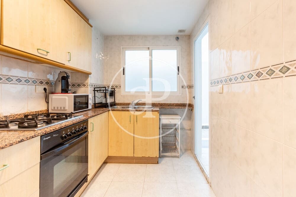 4 bedroom Apartment for rent in Valencia city - € 1,650 (Ref: 10022558)