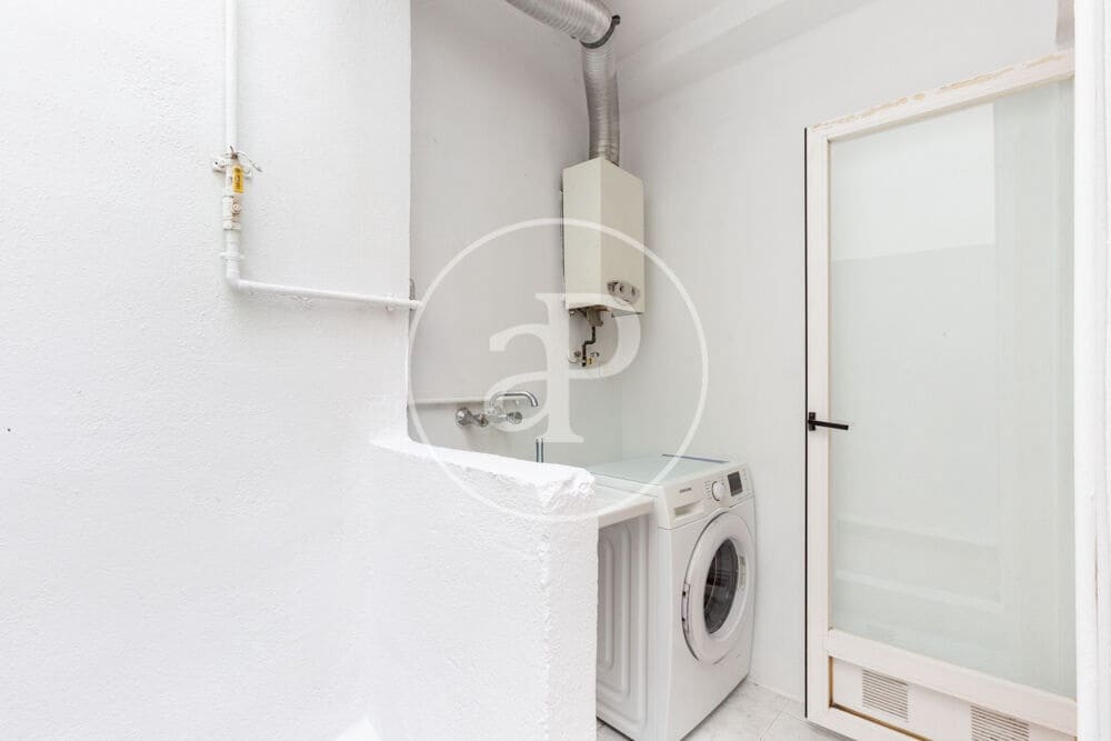 4 bedroom Apartment for rent in Valencia city - € 1,650 (Ref: 10022558)
