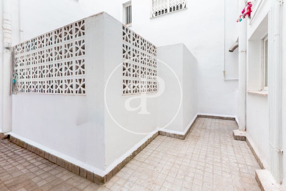 4 bedroom Apartment for rent in Valencia city - € 1,650 (Ref: 10022558)