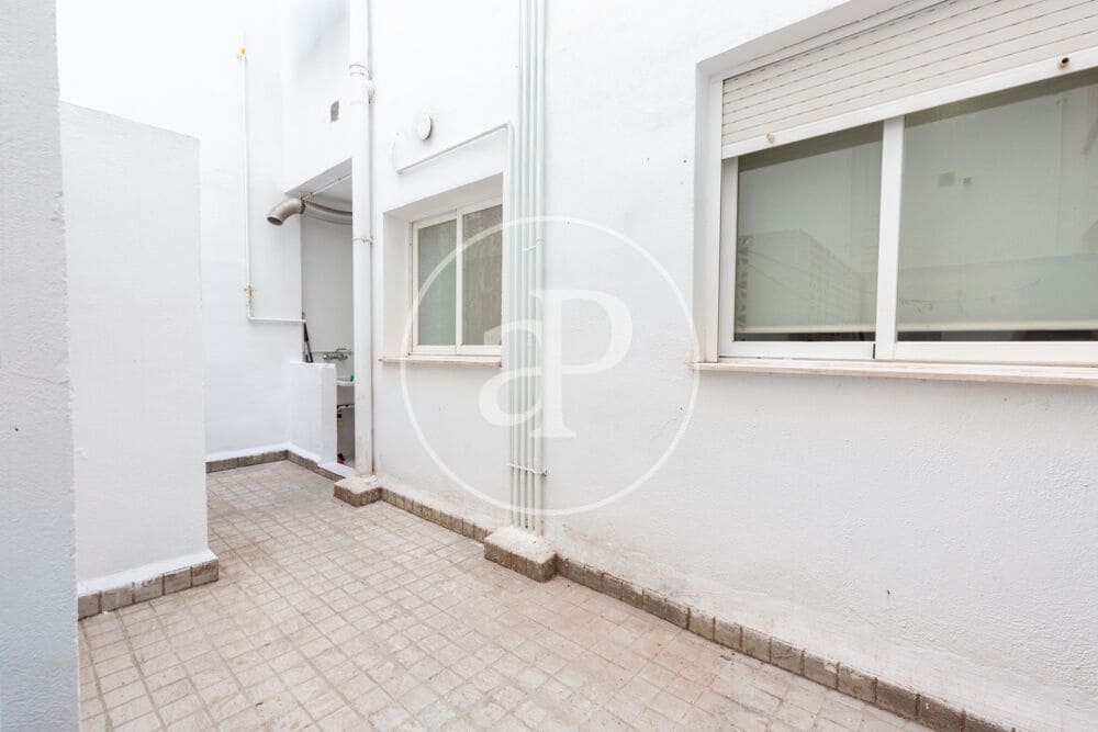 4 bedroom Apartment for rent in Valencia city - € 1,650 (Ref: 10022558)