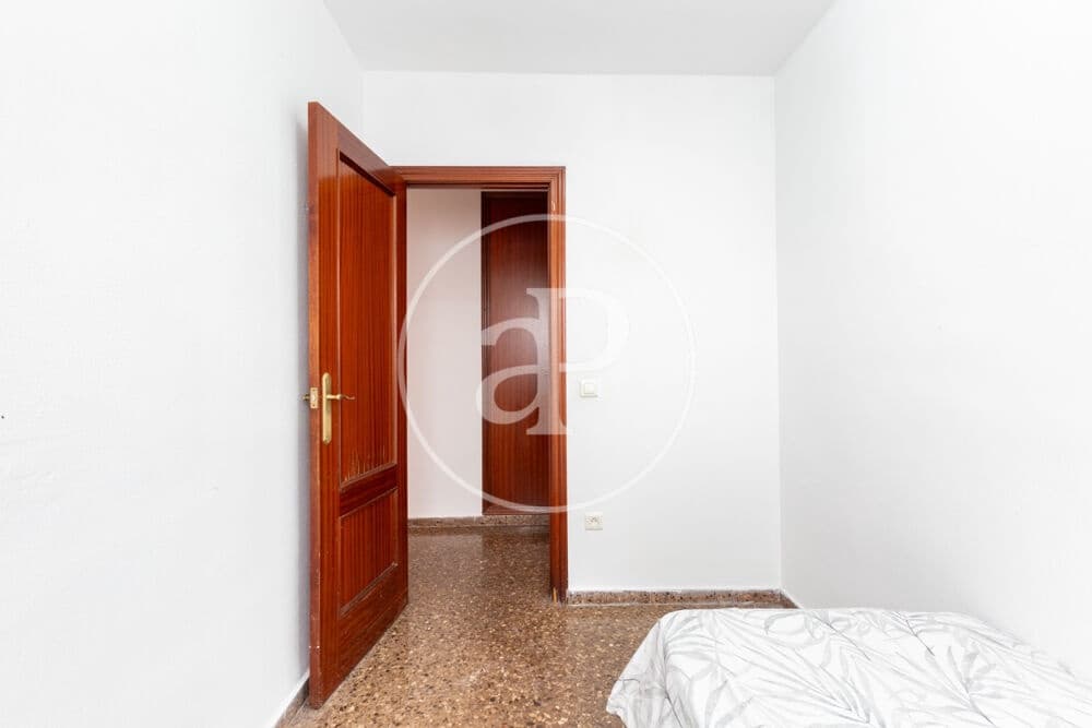 4 bedroom Apartment for rent in Valencia city - € 1,650 (Ref: 10022558)