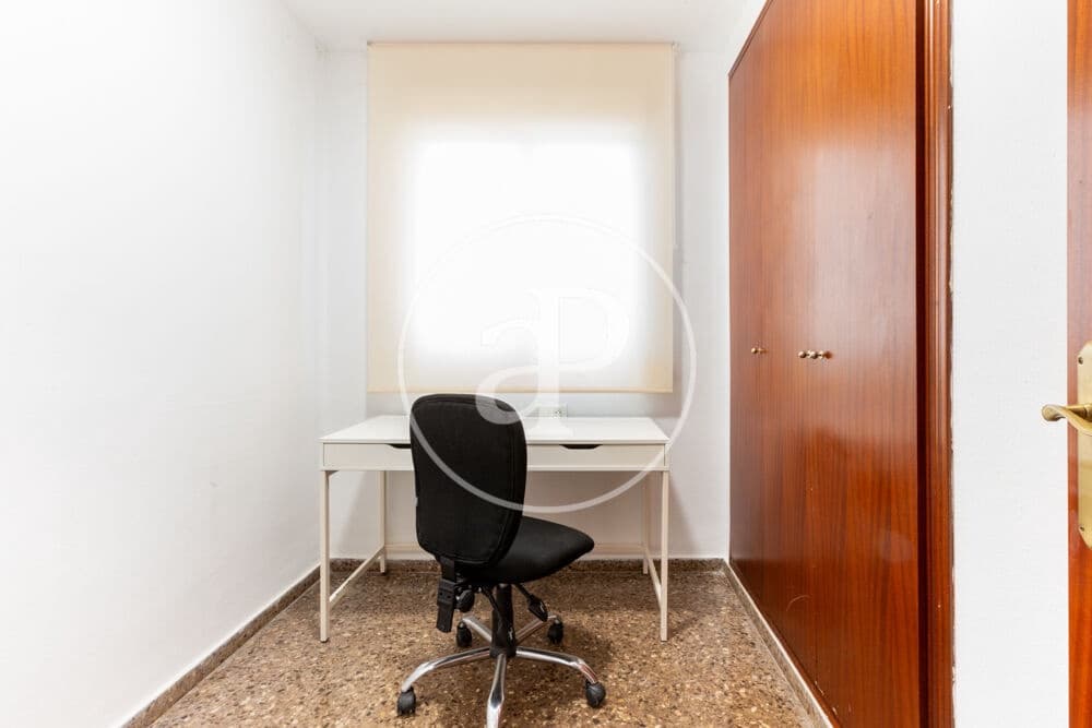 4 bedroom Apartment for rent in Valencia city - € 1,650 (Ref: 10022558)