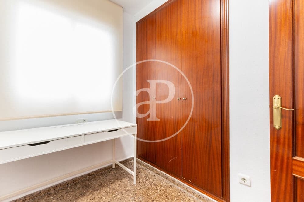 4 bedroom Apartment for rent in Valencia city - € 1,650 (Ref: 10022558)