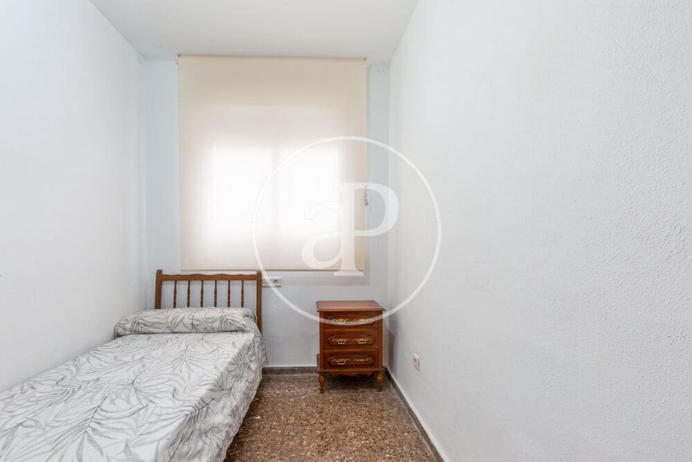 4 bedroom Apartment for rent in Valencia city - € 1,650 (Ref: 10022558)