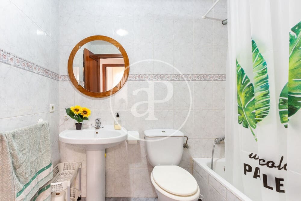 4 bedroom Apartment for rent in Valencia city - € 1,650 (Ref: 10022558)