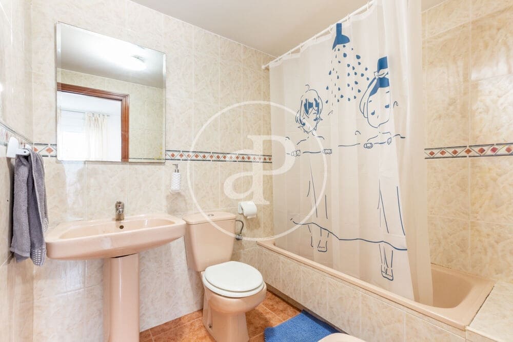 4 bedroom Apartment for rent in Valencia city - € 1,650 (Ref: 10022558)