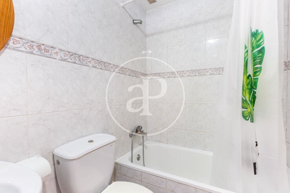 4 bedroom Apartment for rent in Valencia city - € 1,650 (Ref: 10022558)