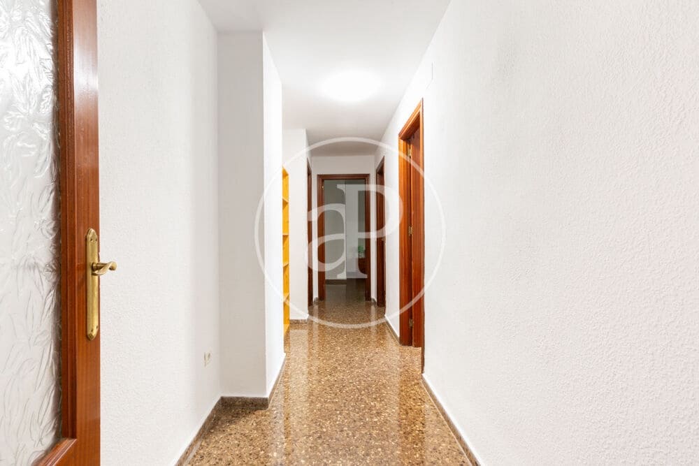 4 bedroom Apartment for rent in Valencia city - € 1,650 (Ref: 10022558)