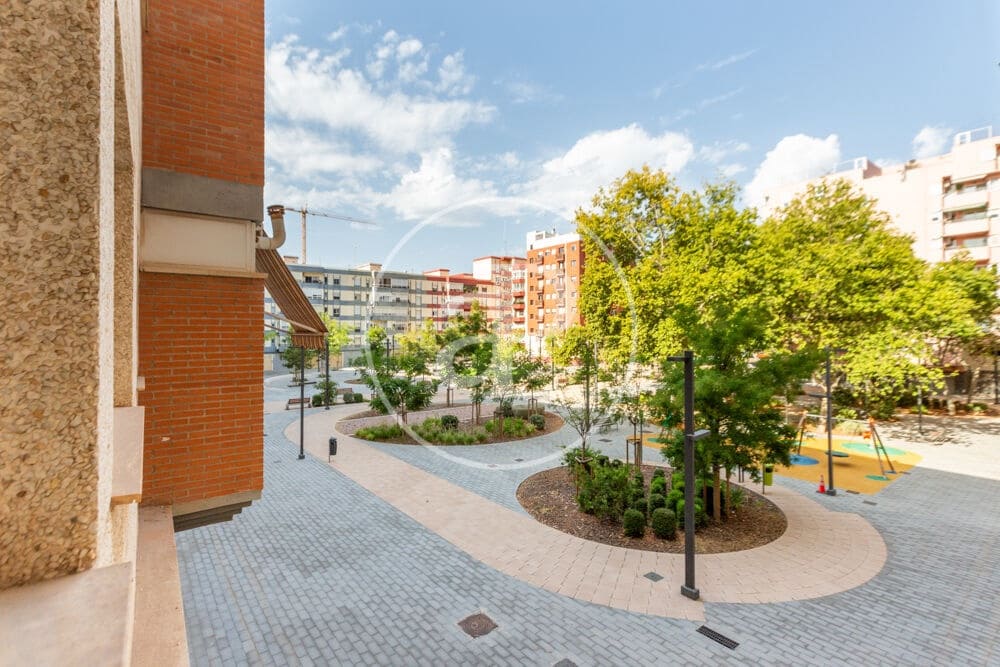4 bedroom Apartment for rent in Valencia city - € 1,650 (Ref: 10022558)