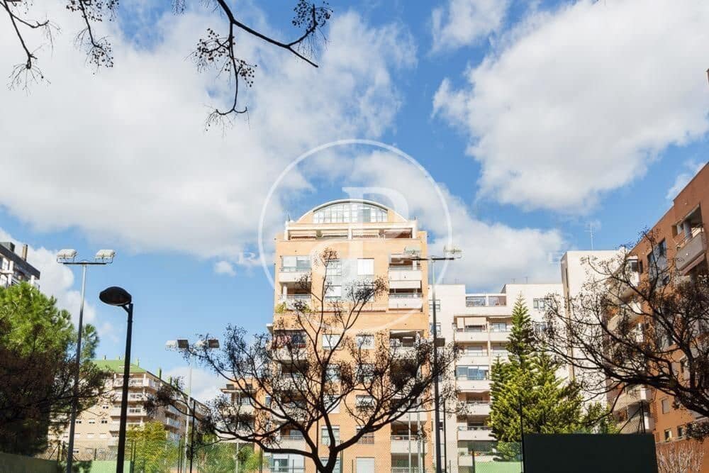 3 soveværelse Lejlighed til leje i Valencia by med swimmingpool garage - € 1.650 (Ref: 10024245)
