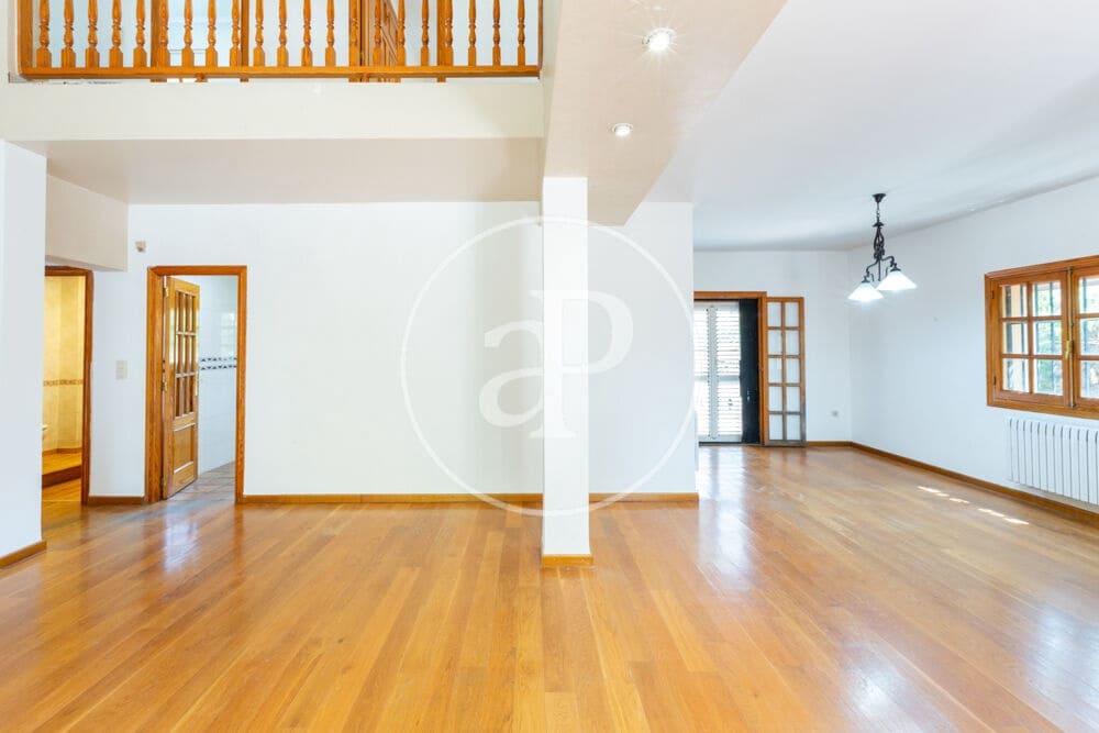 5 soveværelse Villa til salg i L'Eliana med swimmingpool - € 650.000 (Ref: 10025824)
