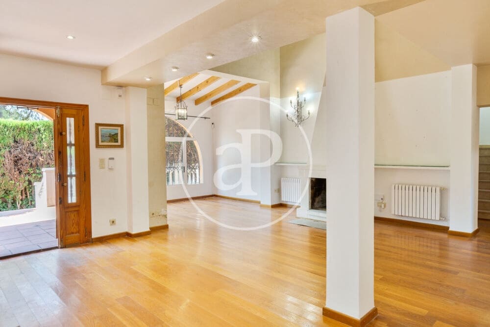 5 soveværelse Villa til salg i L'Eliana med swimmingpool - € 650.000 (Ref: 10025824)