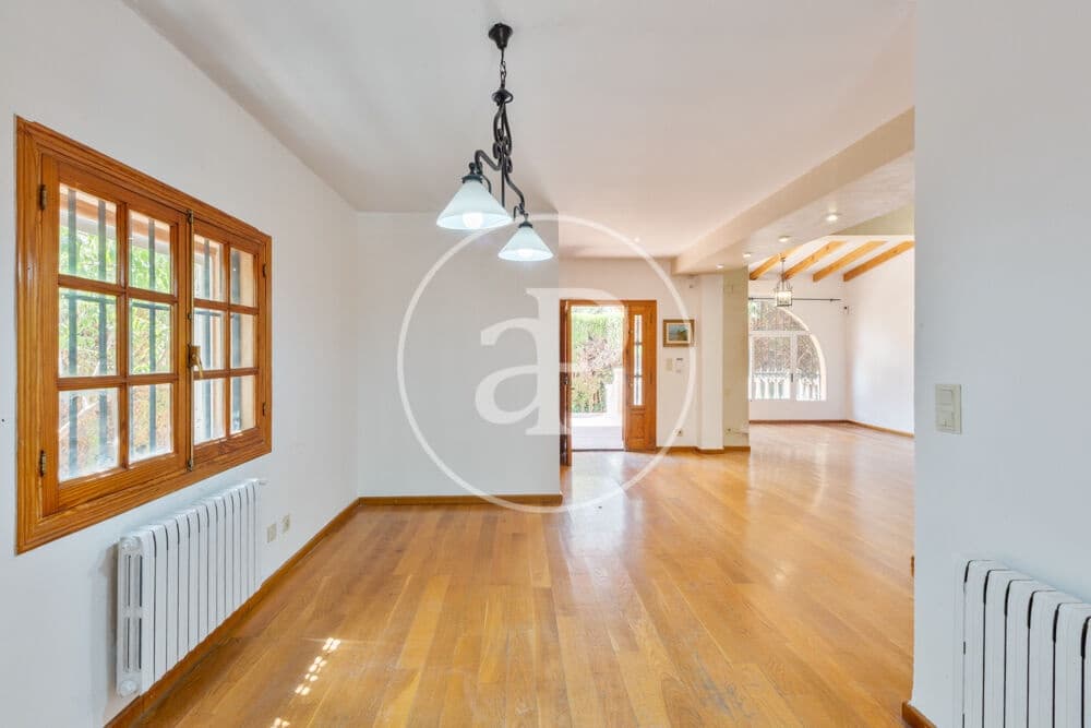 5 soveværelse Villa til salg i L'Eliana med swimmingpool - € 650.000 (Ref: 10025824)